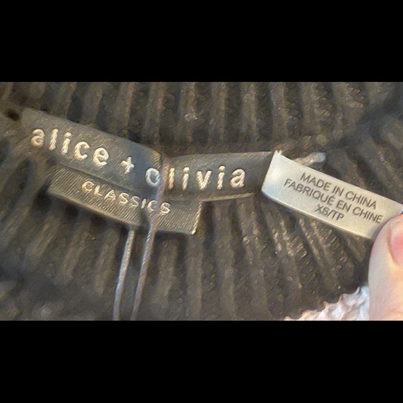 Alice & Olivia Classics Colorblock Crewneck Sweater—NWT‼️  SALE‼️ - Picture 11 of 16